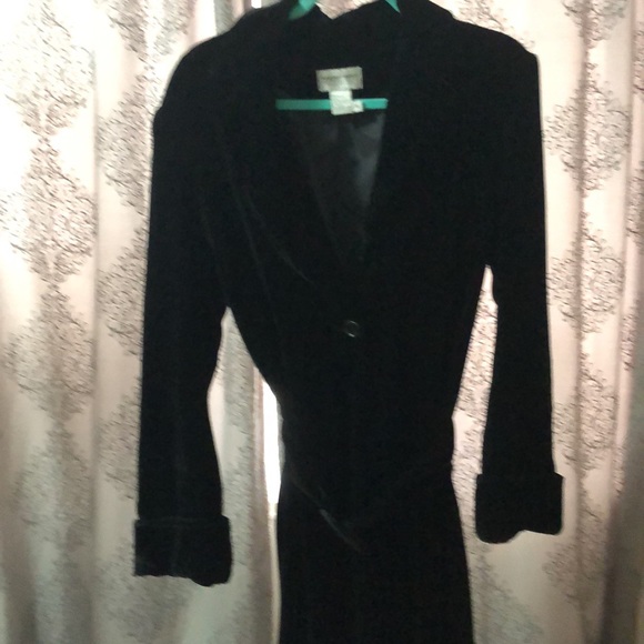 Newport News Jackets & Blazers - NWOT-BLACK VELVET COAT / NEWPORT NEWS-EASY STYLE